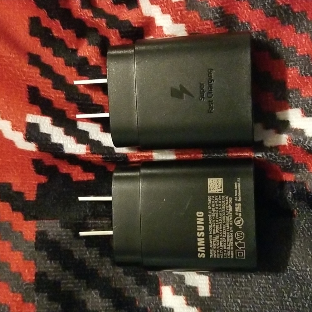 Samsung and Apple Superfast charger. Box & cable lot of 2